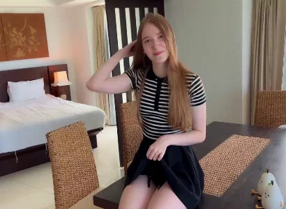 Anh chàng mê xê dịch lân la gạ tình lễ tân