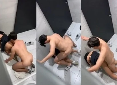 Họ trong quán bar bị ghi hình lúc quan hệ trong nhà vệ sinh