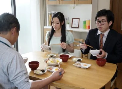 Quá nứng, cô con dâu banh vùng kín cho bố chồng địt